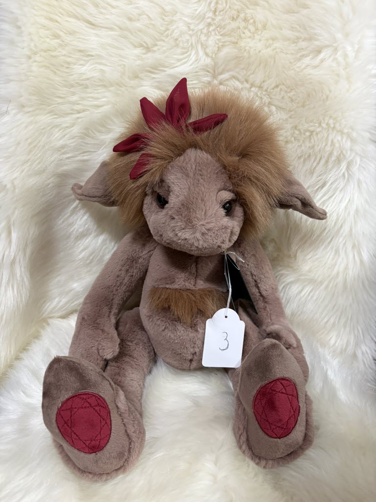 2026 Charlie Bears Bearhouse Trol Ruby Roo, 27cm zittend. | BB265463 ...